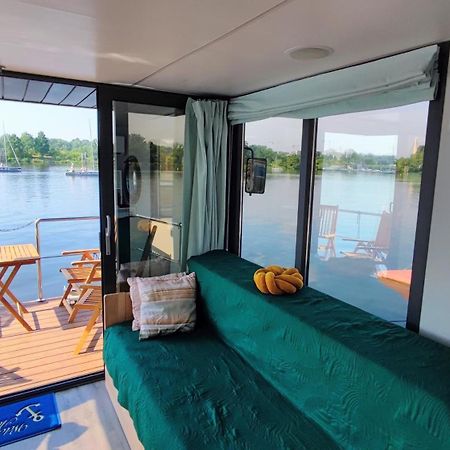 Uraz  Houseboat Water Boy Apartament Plywajacy Dom Na Wodzie Lodz מראה חיצוני תמונה