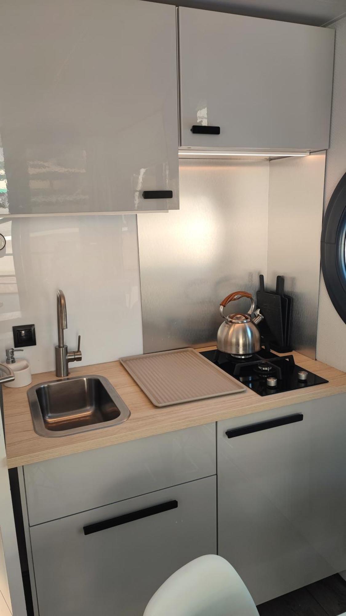 Uraz  Houseboat Water Boy Apartament Plywajacy Dom Na Wodzie Lodz מראה חיצוני תמונה
