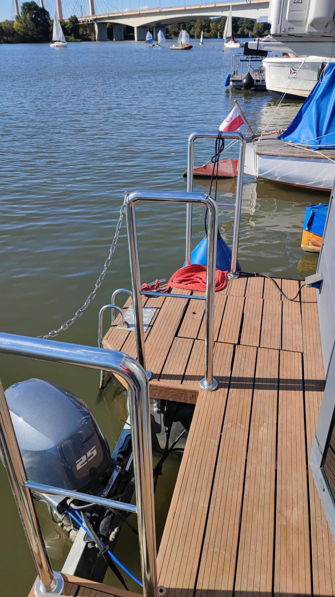 Uraz  Houseboat Water Boy Apartament Plywajacy Dom Na Wodzie Lodz מראה חיצוני תמונה