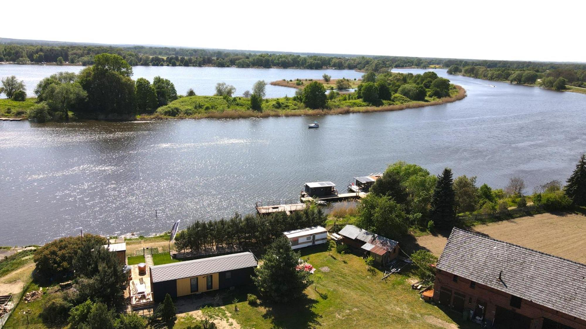 Uraz  Houseboat Water Boy Apartament Plywajacy Dom Na Wodzie Lodz מראה חיצוני תמונה