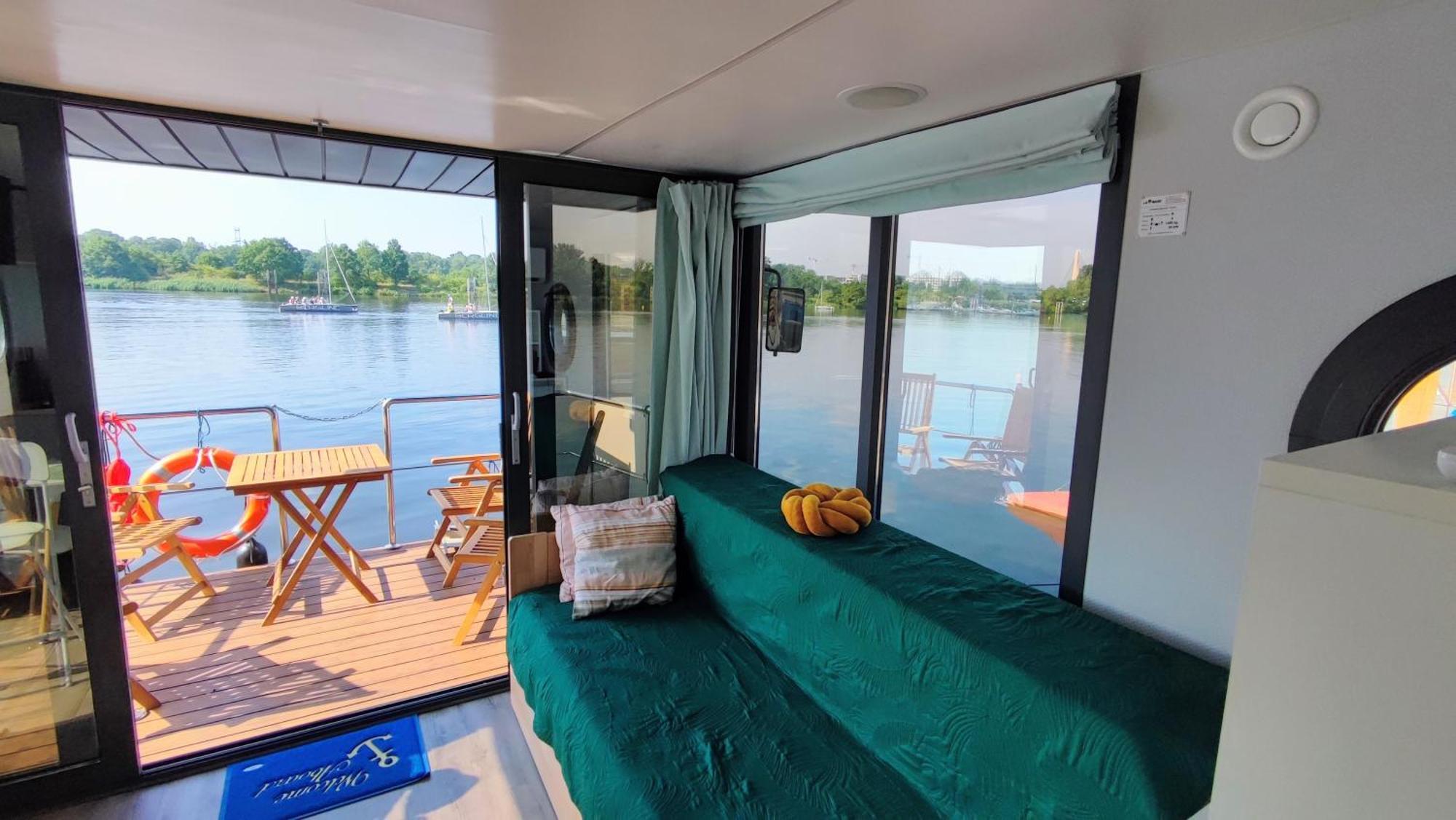 Uraz  Houseboat Water Boy Apartament Plywajacy Dom Na Wodzie Lodz מראה חיצוני תמונה