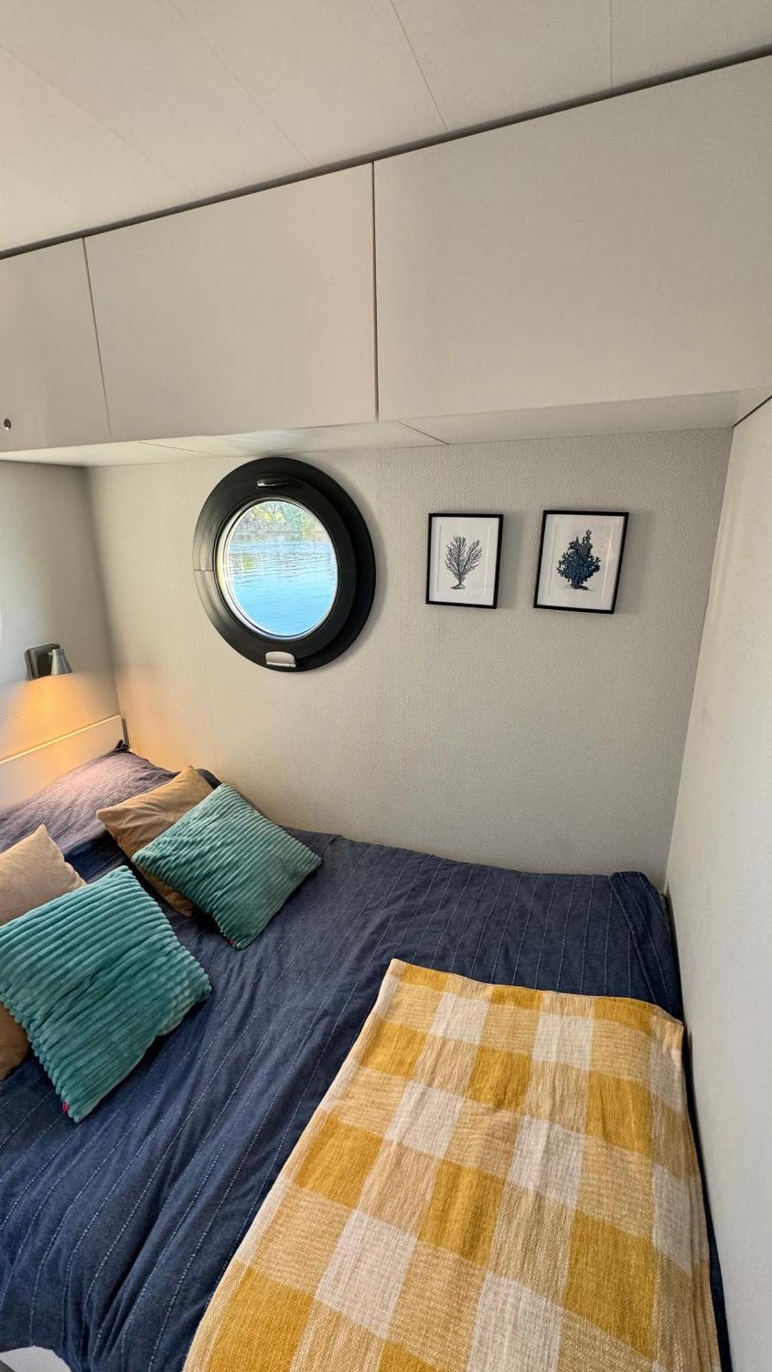 Uraz  Houseboat Water Boy Apartament Plywajacy Dom Na Wodzie Lodz מראה חיצוני תמונה