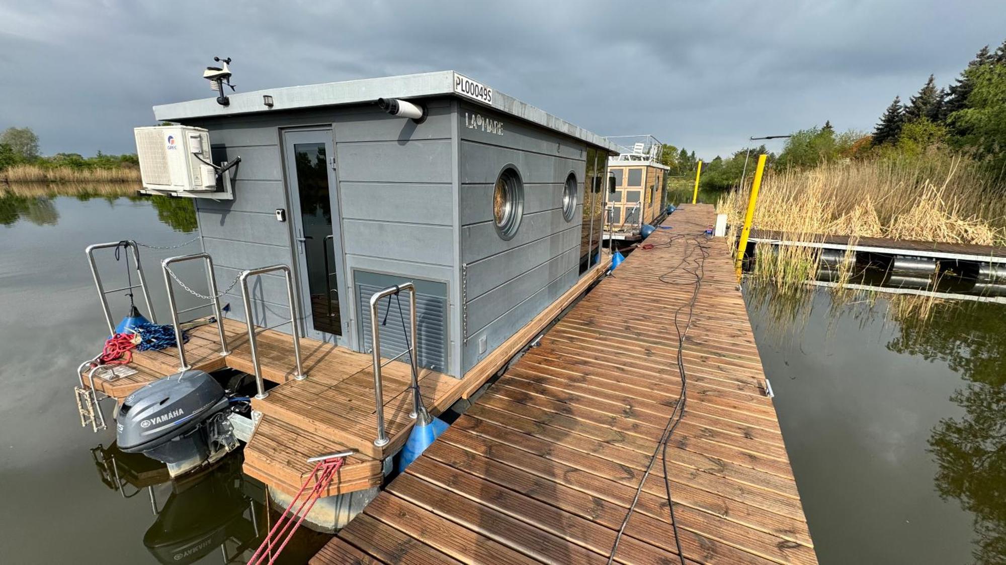 Uraz  Houseboat Water Boy Apartament Plywajacy Dom Na Wodzie Lodz מראה חיצוני תמונה