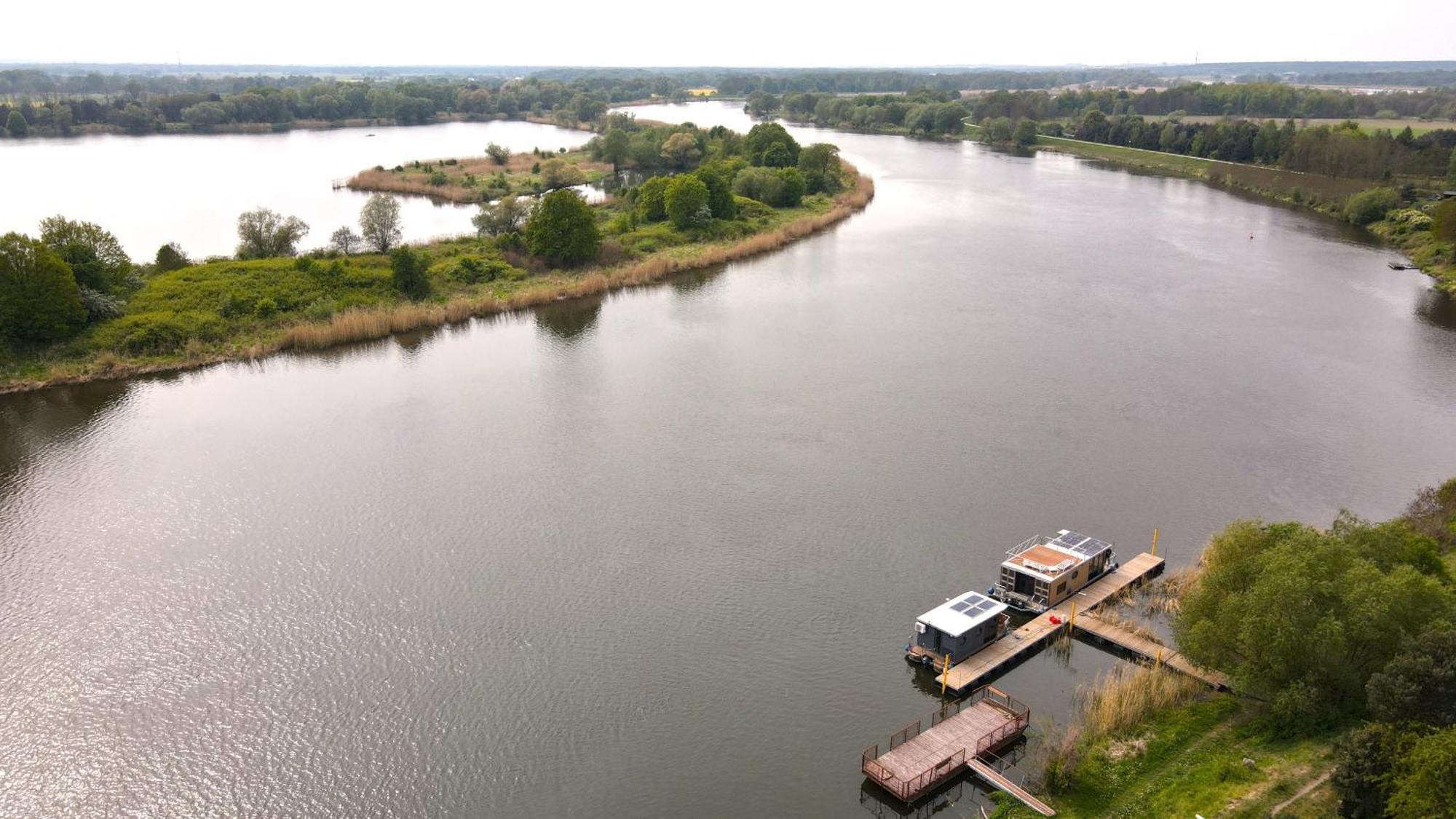 Uraz  Houseboat Water Boy Apartament Plywajacy Dom Na Wodzie Lodz מראה חיצוני תמונה