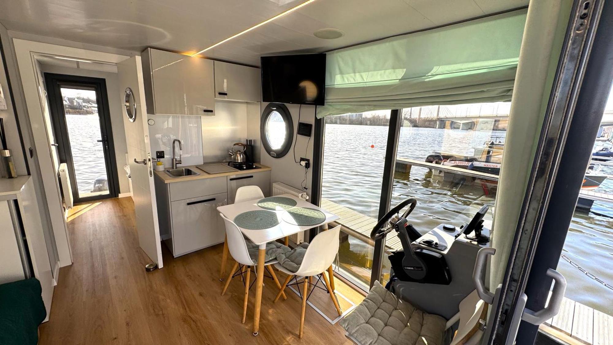 Uraz  Houseboat Water Boy Apartament Plywajacy Dom Na Wodzie Lodz מראה חיצוני תמונה